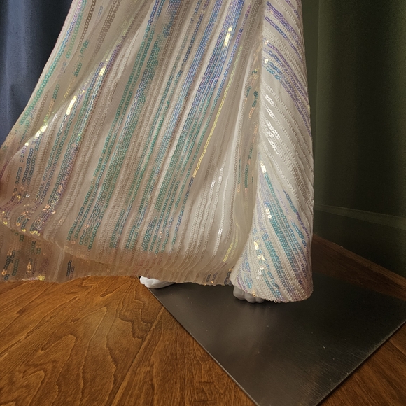 NWT - Stunning White Strapless Mermaid Dress with Iridescent Sequins - XS - Picture 13 of 15